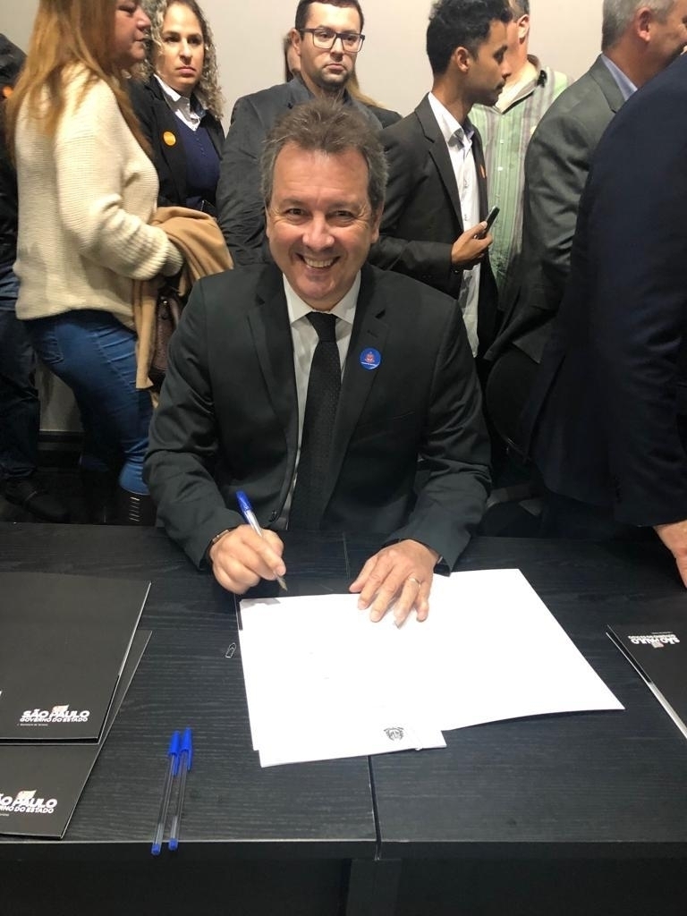 Flá assina convênio de quase R$ 754 mil para reforma do Teatro Municipal