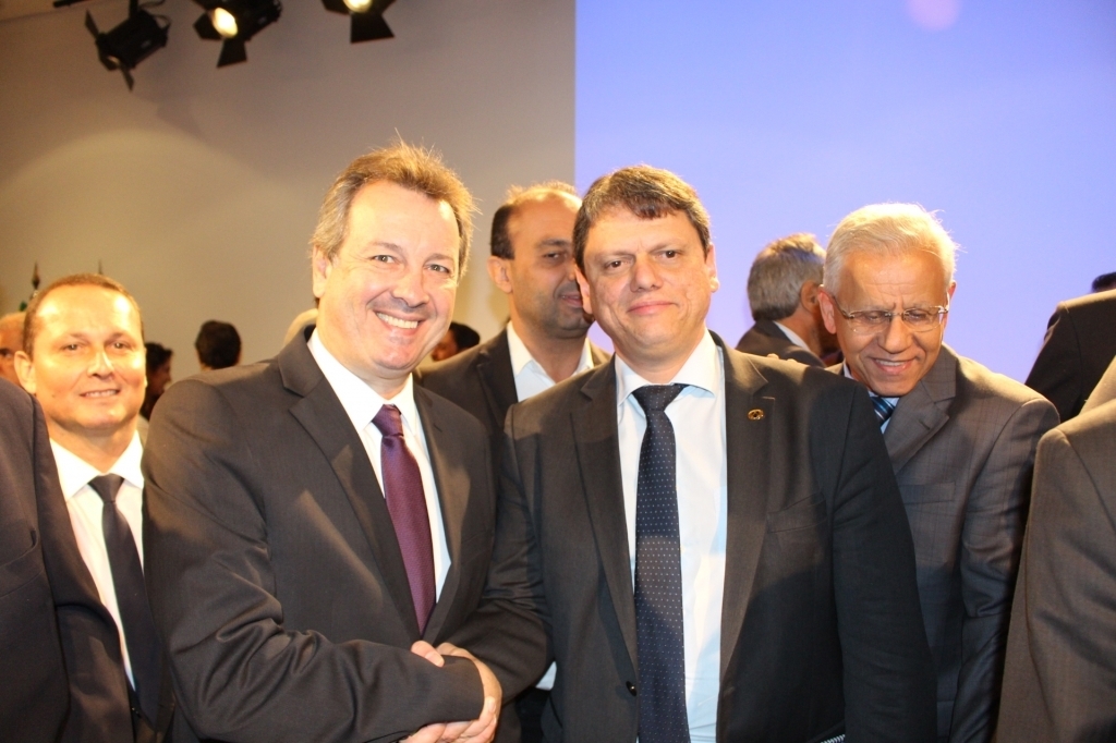 Foram convidados para discursar no evento o ministro de Infraestrutura, Tarcísio Gomes de Freitas e o prefeito de Jales, Flá