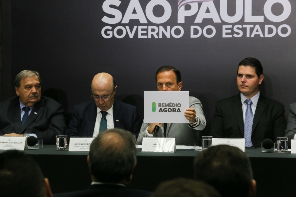 Governo de SP lança aplicativo inédito para agendar retirada de medicamentos