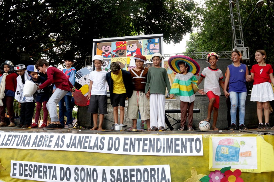 Os alunos das E.E. Prof. Élide Apparecida Carlos apresentaram a obra literária Maluquinho pelo Mundo, de Ziraldo
