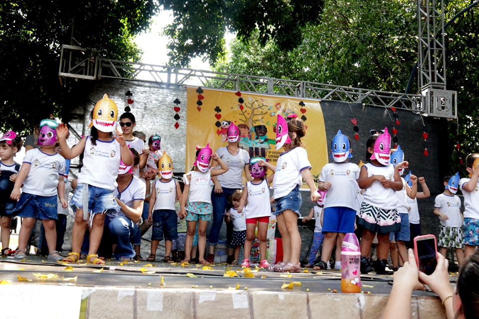 Alunos da Escola Infantil Curumim interpretaram as músicas Baby Shark e Livre Estou