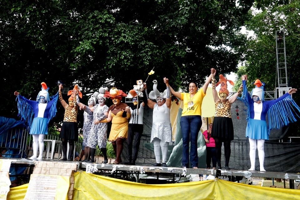 Grupo da melhor idade do Fundo Social de Solidariedade, ao lado da primeira-dama Andréa também foi um dos destaques do FLIU