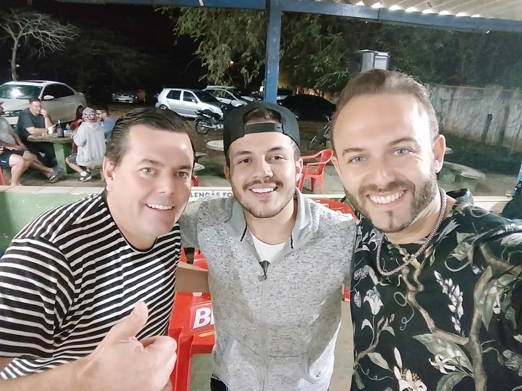 Respectivamente, W9 com o cantor Elian Flôres e Ricardo, vocalista do Art Samba
