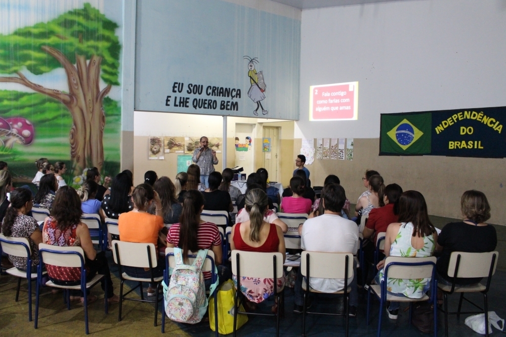 A EMEI do Jardim Arapuã recebeu palestra de Errivaine Ferreira
