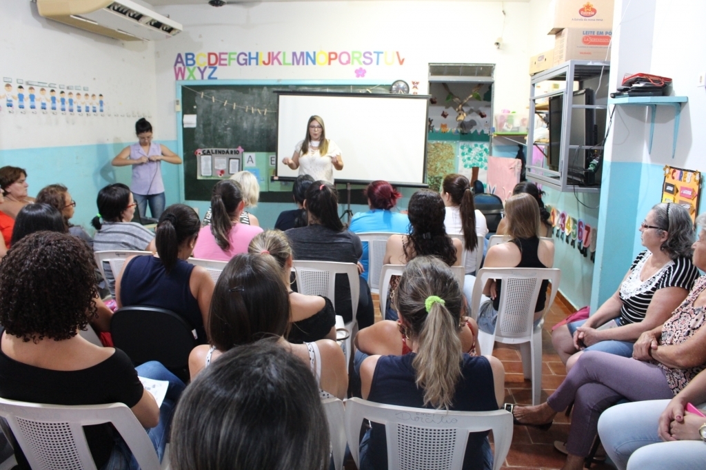 Rafaela Costa encerrou o ciclo de palestras na EMEI Professor Dercílio Joaquim de Carvalho