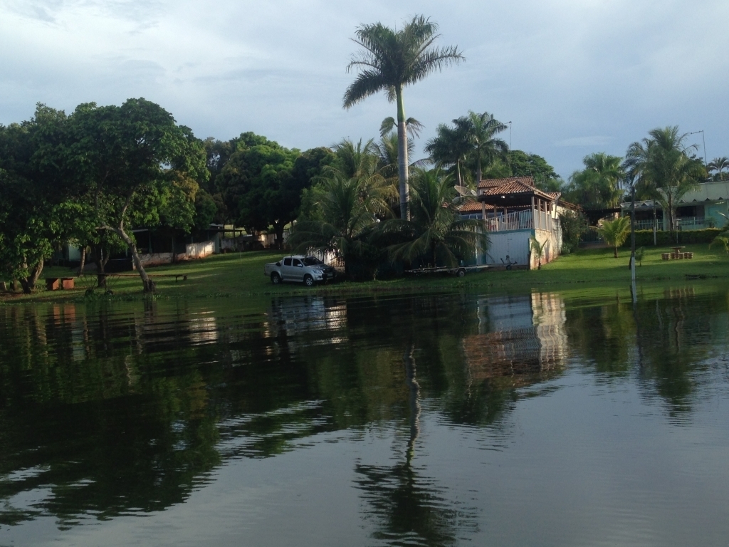 Os rios que banham a região, como o Rio Grande, o Paraná, dentre outros são grande atrativo tanto para a pesca esportiva quanto profissional