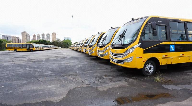 Educação SP entrega 180 ônibus para o transporte escolar de municípios paulistas