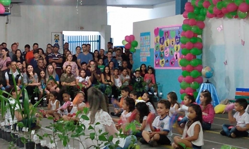 A festa da Família da Escola Municipal Professor Oswaldo Soler foi criada para homenagear pais e mães em uma mesma data