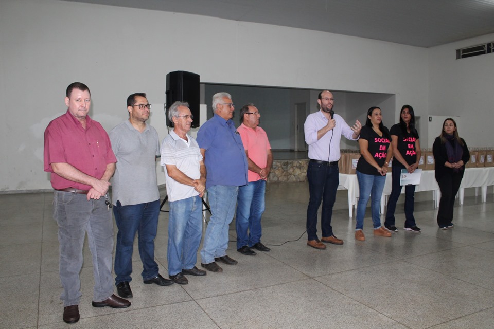 Autoridades municipais desejaram boa viagem ao grupo