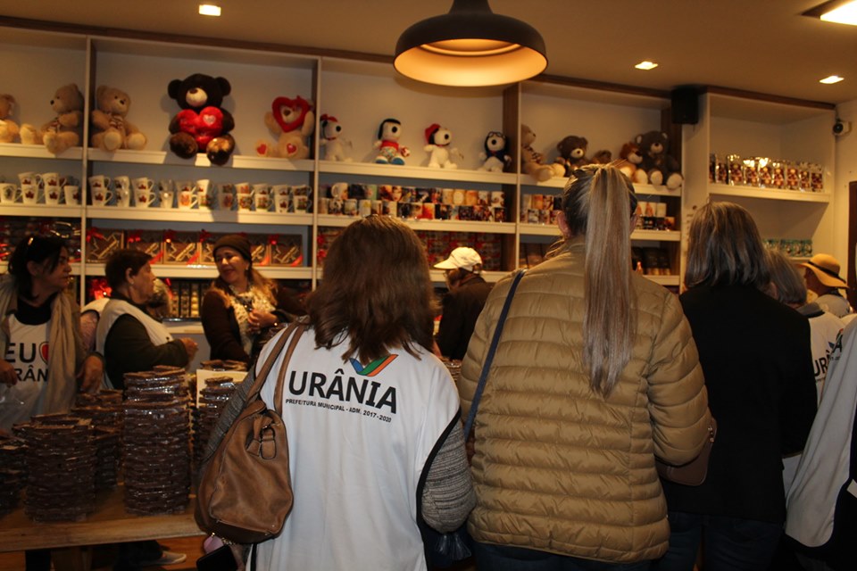 O grupo visitou uma famosa casa de chocolates