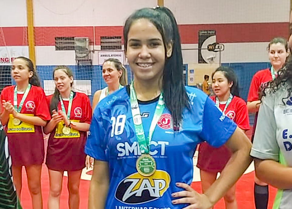 A atleta Maria Eduarda Vieira foi eleita como melhor armação direta da categoria Mirim feminino