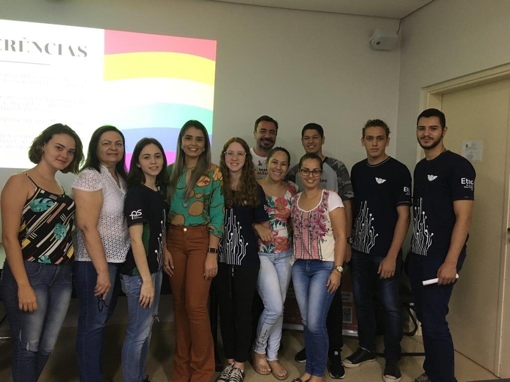 O SAE/CTA de Jales registrou o momento com os alunos da ETEC, parceiros da capacitação