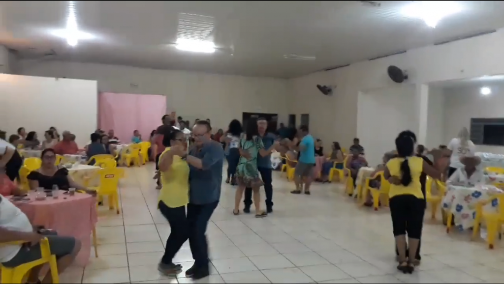 Houve muita dança durante toda a noite de festividade