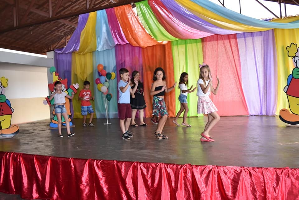 O festival de talentos agitou os alunos da Escola Municipal
