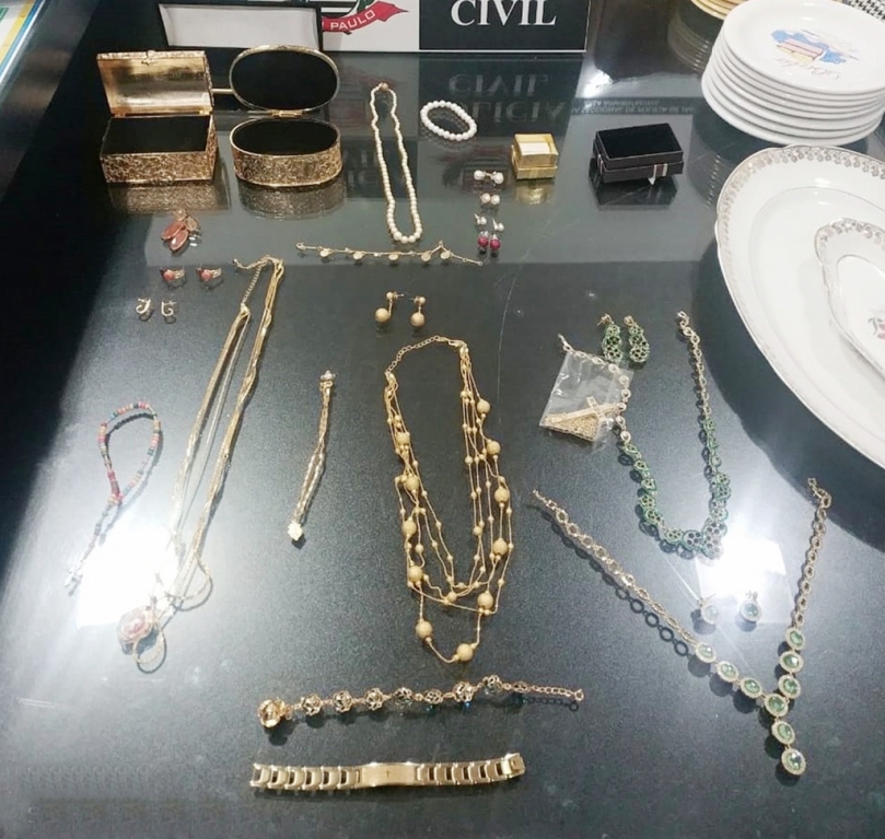 Polícia de Jales recupera joias avaliadas em R$ 30 mil furtadas de casa