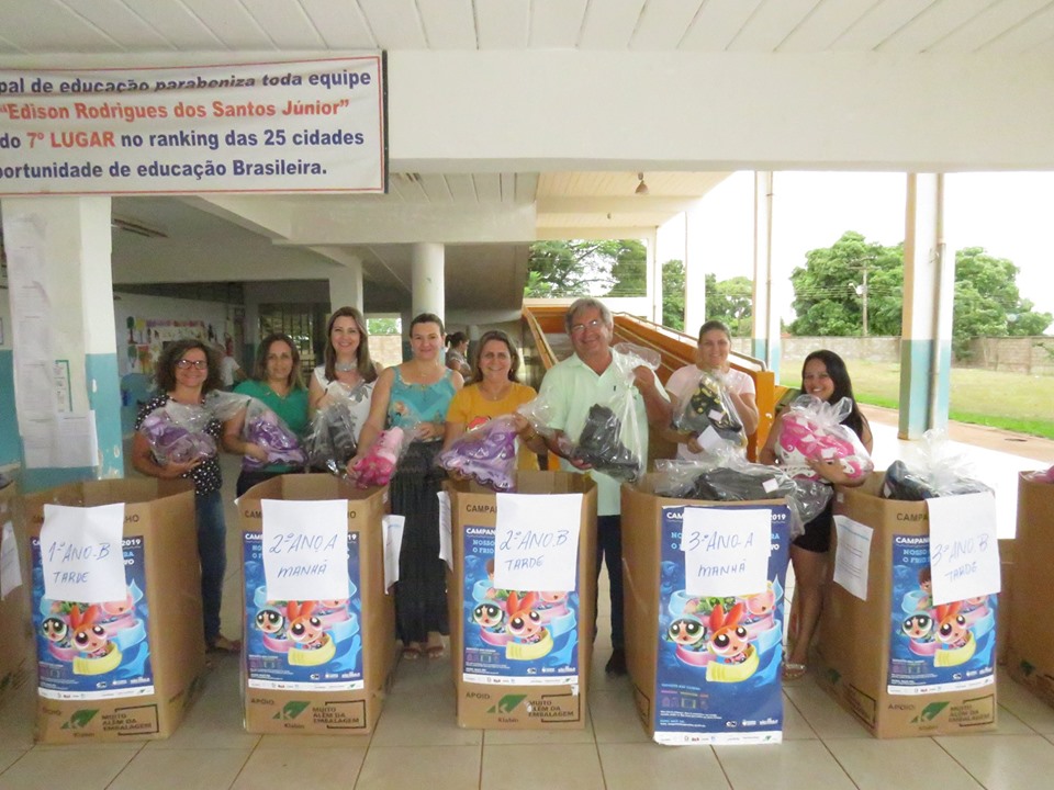 A entrega foi feita nas escolas da cidade