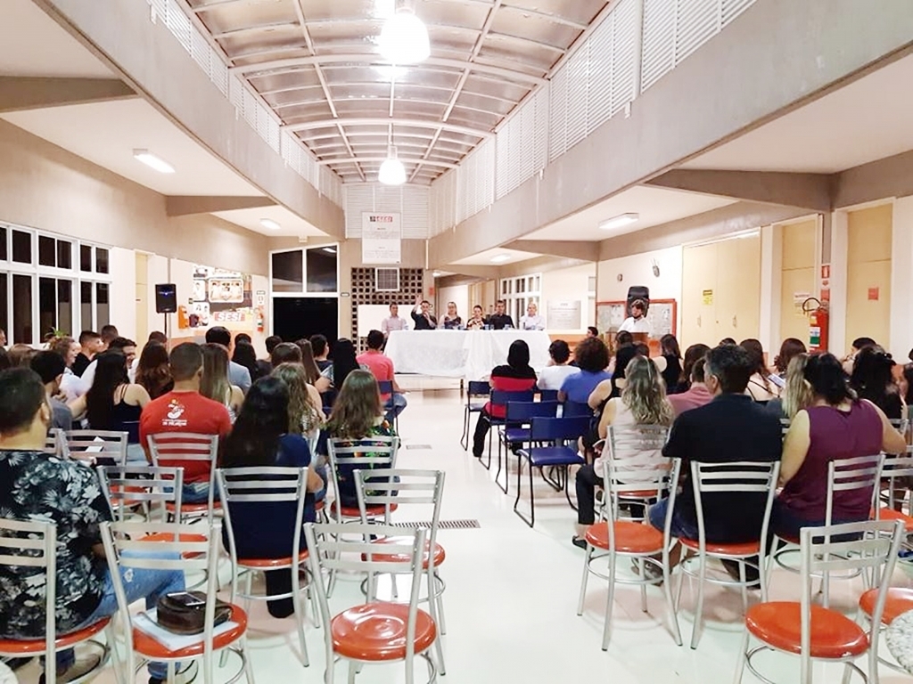 dezenas de alunos do Ensino Médio participaram do evento