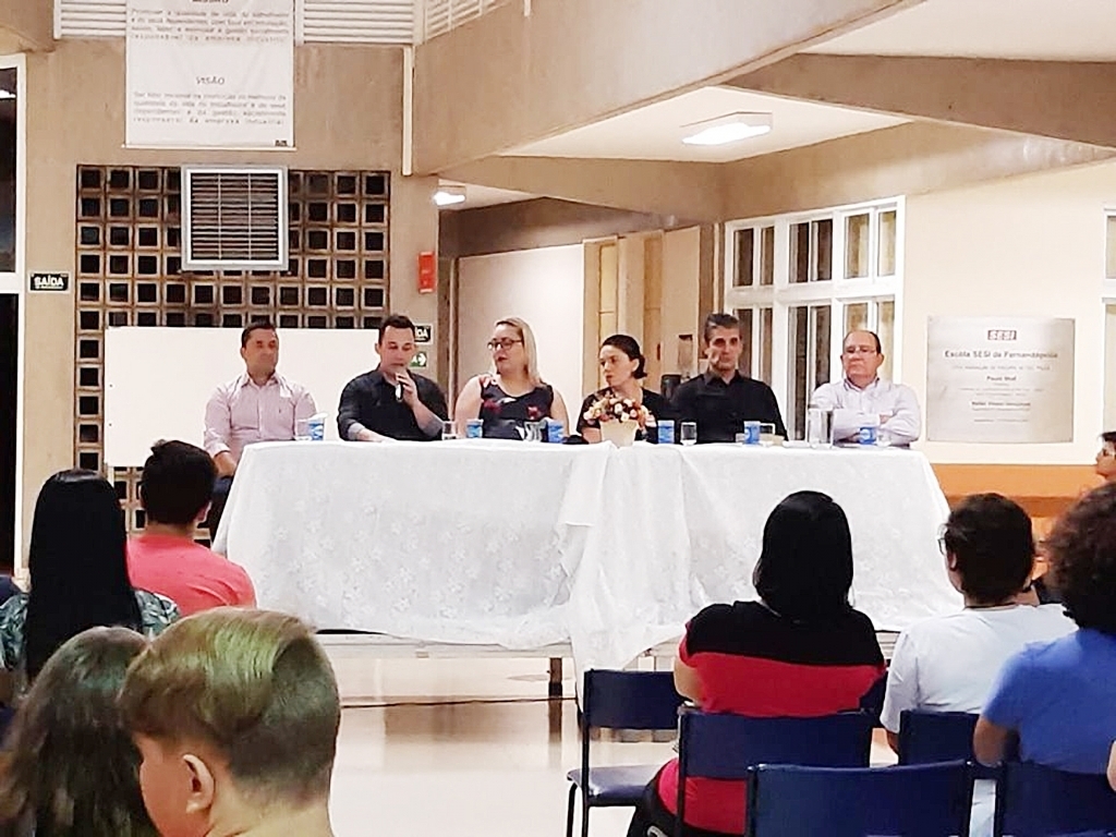 O psicólogo Rafael Zanetoni pautou a temática da sexualidade para os alunos refletirem sobre diversidade e desconstrução de tabus