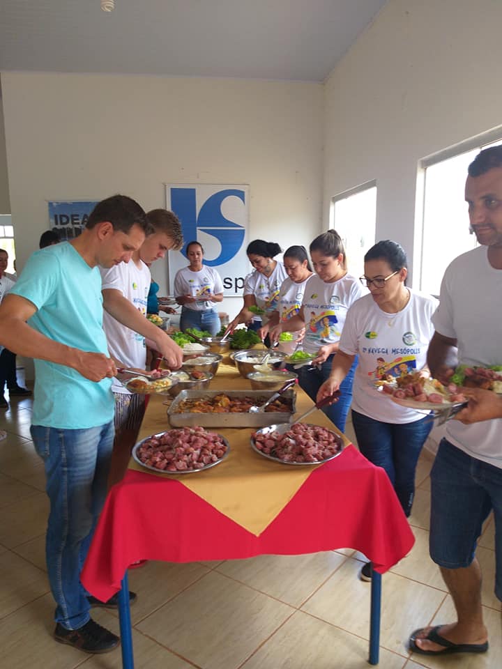 Almoço servido ao voluntários