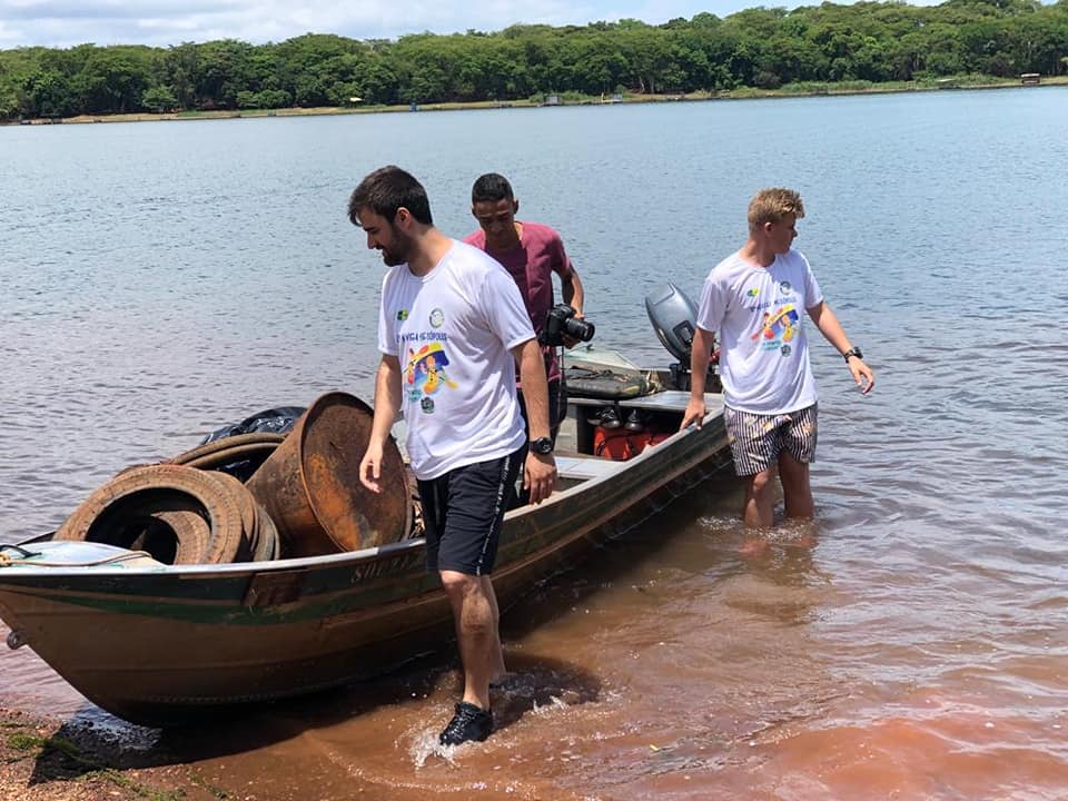 Pneus recolhidos ao longo do percurso