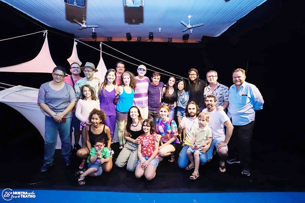 Os alunos/atores e toda a equipe do Ponto de Cultura Escola Livre de Teatro de Jales registraram o momento com a Companhia Solar da Mímica, parceiros há mais de 20 anos