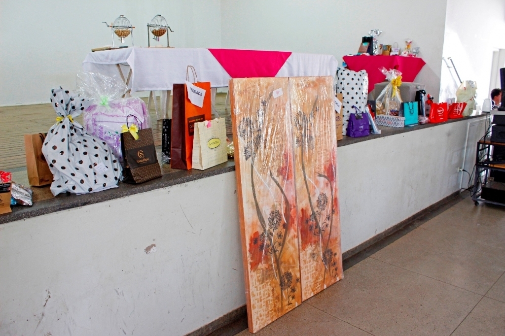 Com o apoio de patrocinadores do comércio jalesense, mais de 100 brindes foram sorteados na tarde do último domingo, dia 10
