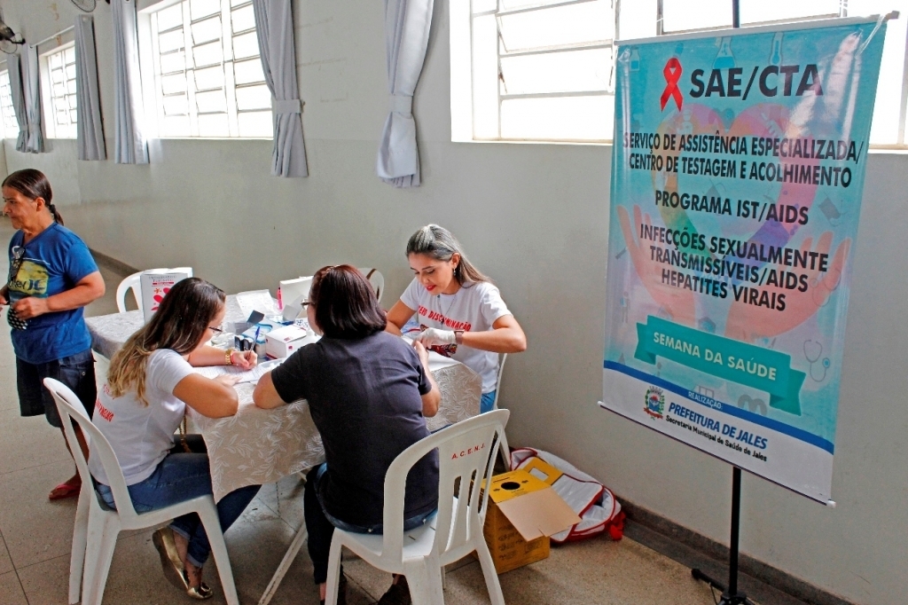 A equipe do SAE/CTA também participou do evento realizando testes rápidos de HIV, AIDS, Sífilis e Hepatites B e C