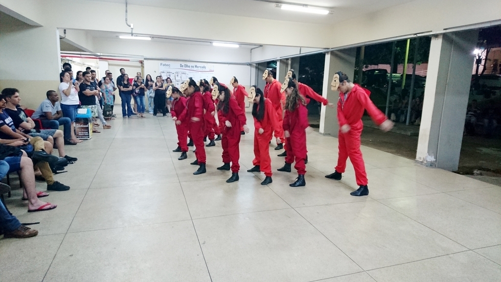 Os dançarinos da Academia New Corpus expuseram sua coreografia na IV Semana do Livro e da Biblioteca