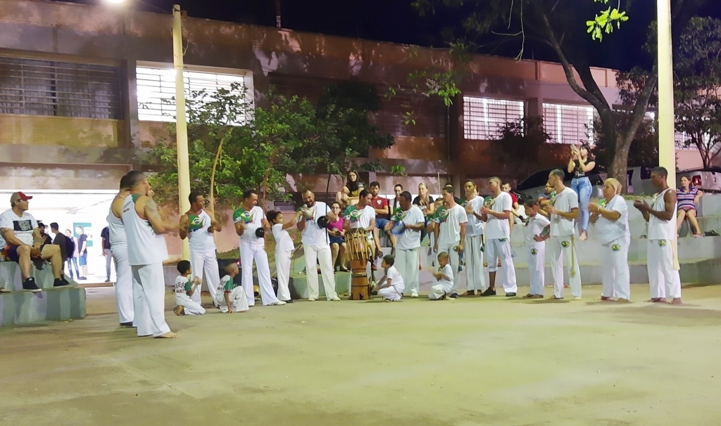 Capoeira, com o grupo Moriá Brasil