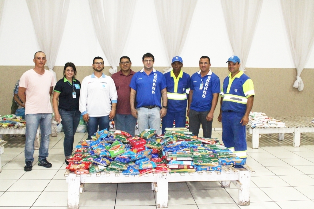 A equipe da SABESP, um dos maiores auxiliadores do Arrastão Solidário