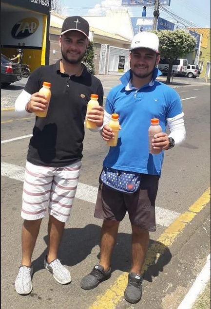 Jales: irmãos vendem suco na rua para financiar primeiro CD