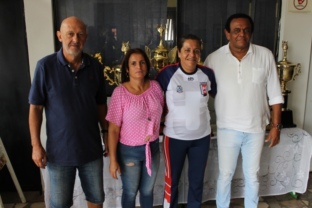 Delcio José Miorini, colaborador da SMECT, Eva Ricci, chefe de delegação, Maria Odete Custódio, assistente de chefia e Valdecir Ramalho, responsável pela SMECT, vão acompanhar os atletas nos Jogos Abertos do Interior de 2019