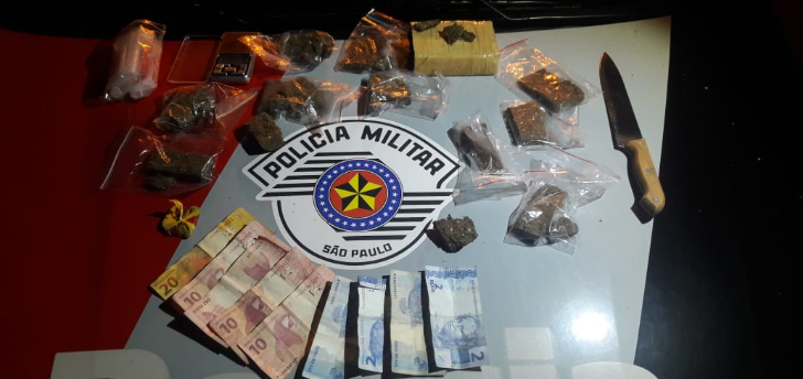 Jovem é preso pela PM separando drogas em Jales