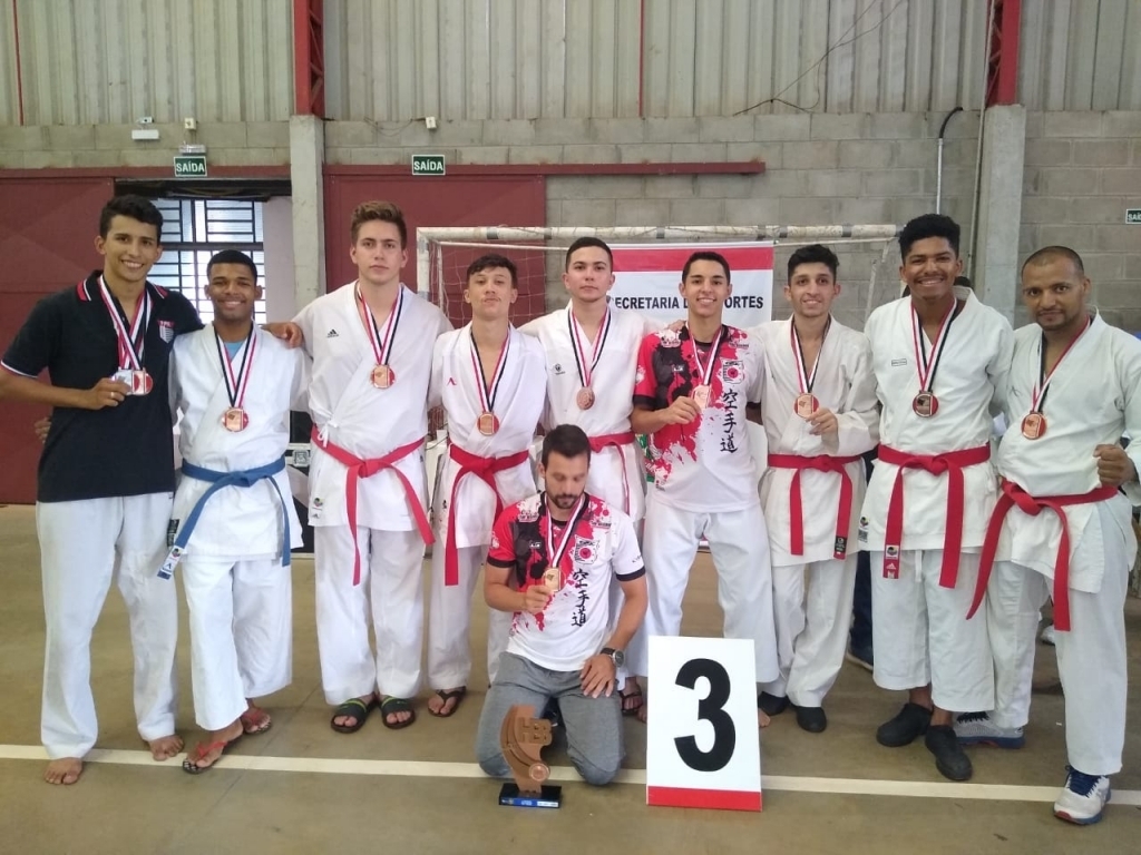 Em disputa pela categoria kumitê por equipe, Jales conquistou medalha de bronze