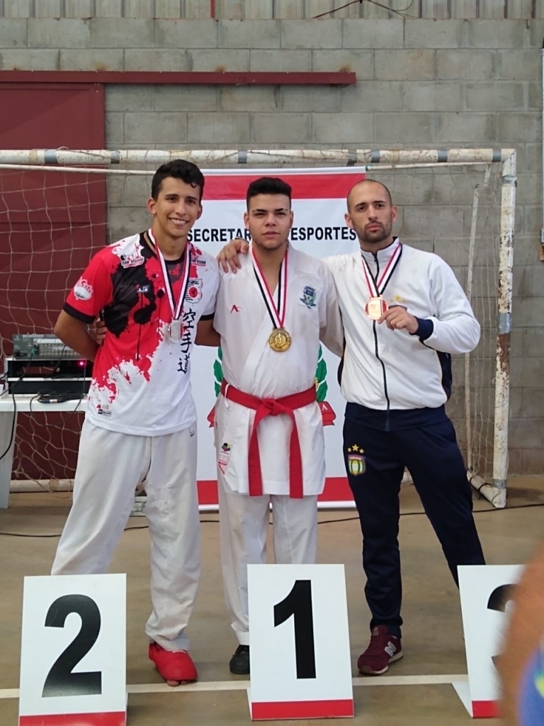 O karateca Diego Pimenta ficou com a prata na categoria 70 a 75 kg