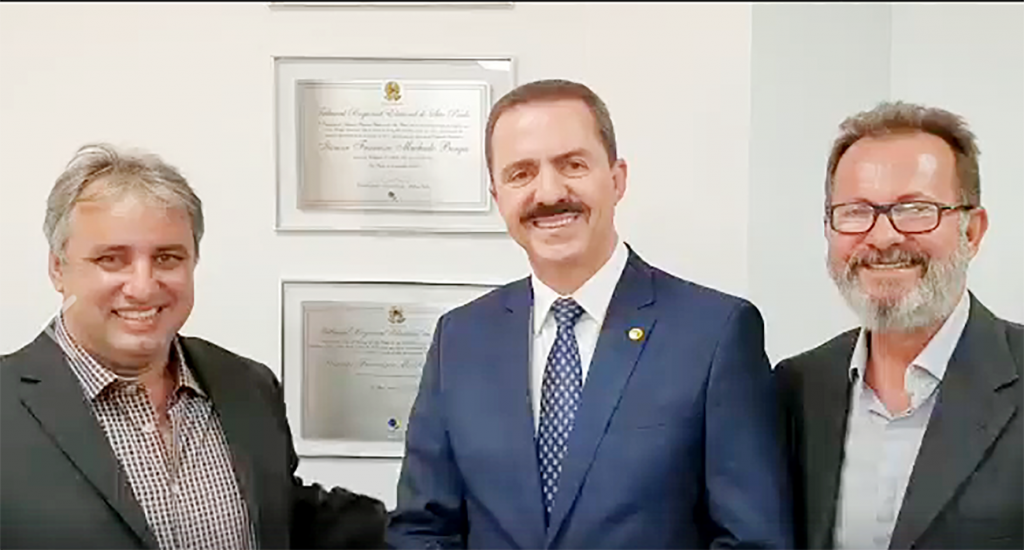 Respectivamente, o prefeito Leandro Polarini, o deputado estadual Itamar Borges e o vice-prefeito da cidade, Carlos Celso Garcia