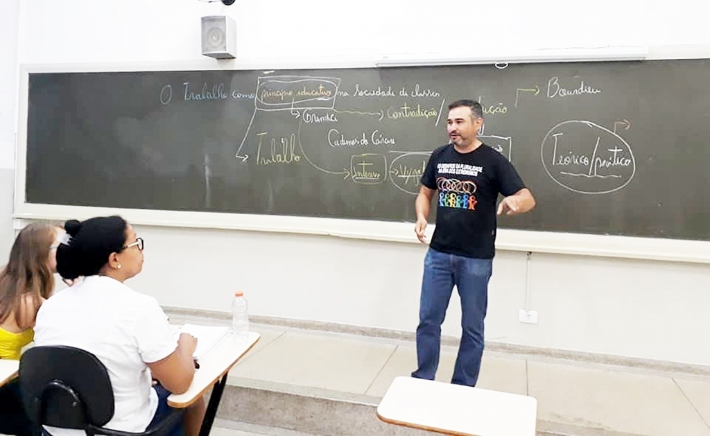 O professor Jémerson Quirino falou sobre O trabalho como princípio educativo na sociedade de classes