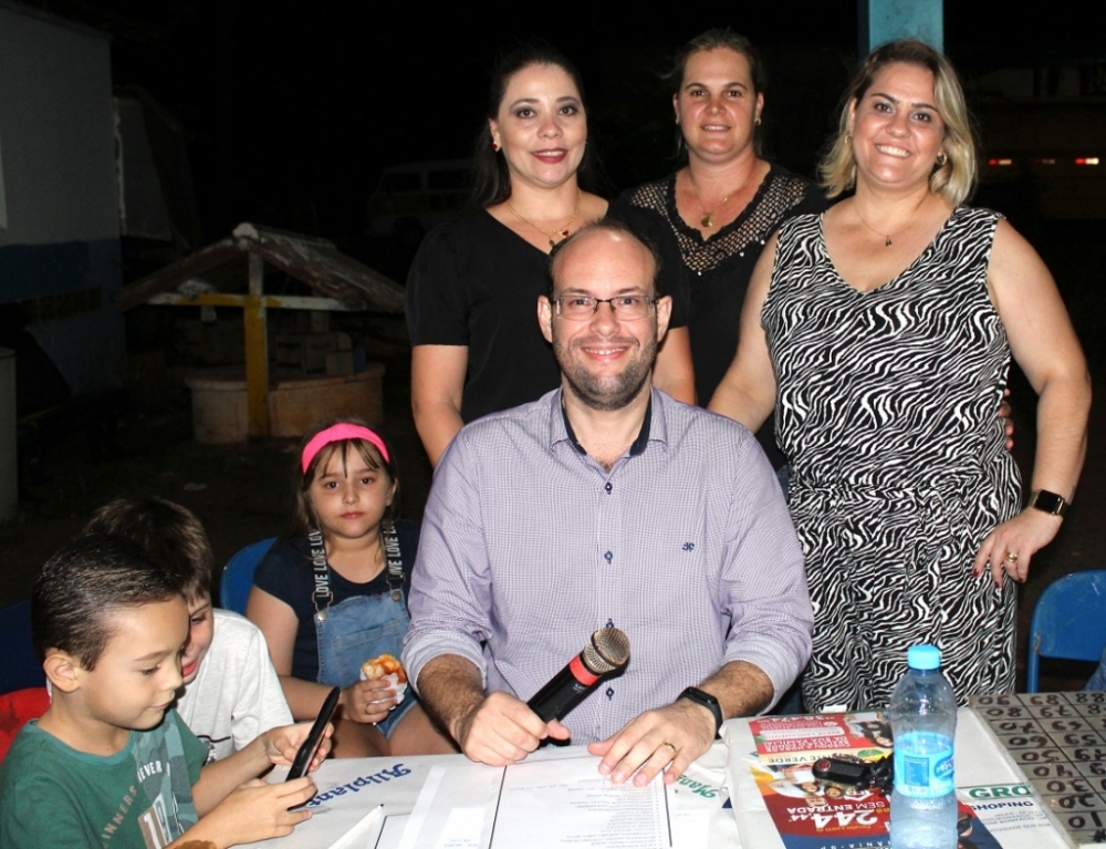 Equipe organizadora da quermesse juntamente com o prefeito Márcio Arjol que durante toda a noite agradeceu aos colaboradores do evento