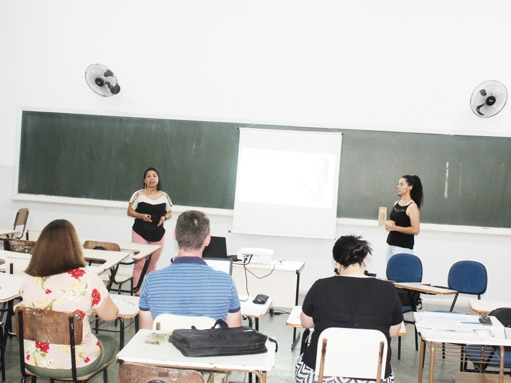 No segundo dia do evento, alunos realizaram comunicações de trabalhos de TCC