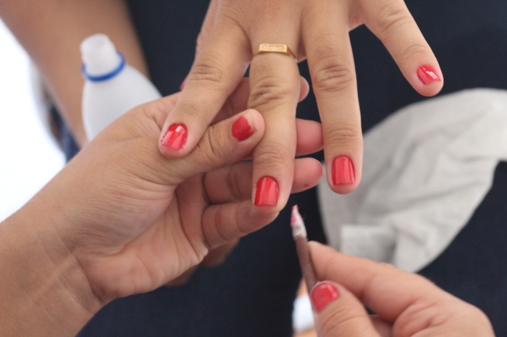 Nas aulas, as alunas aprenderam técnicas de embelezamento das unhas das mãos e dos pés, além de desenvolverem trabalho com base teórica e prática