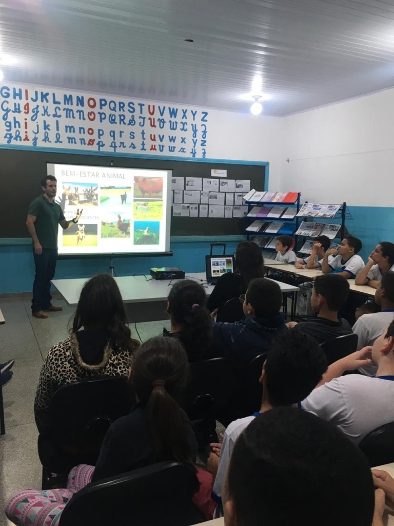 As palestras nas escolas é fundamental para a promoção do bem-estar animal e da guarda responsável