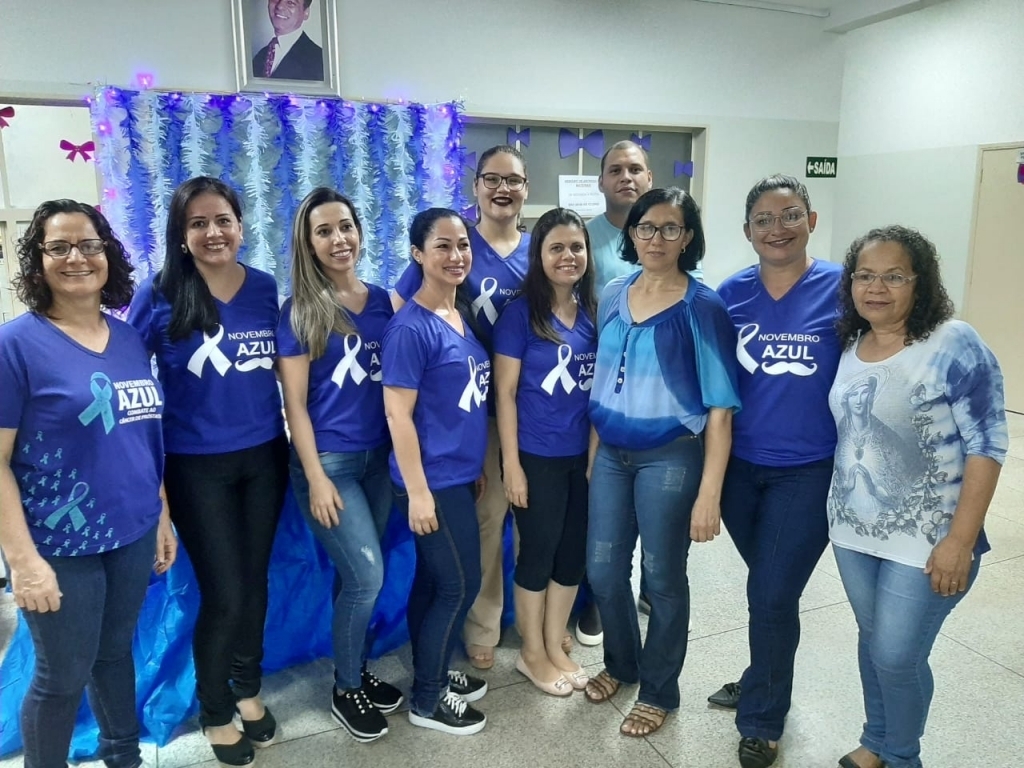 A equipe da ESF Getúlio de Carvalho do Jardim Arapuã registraram o momento com as camisetas personalizadas da campanha “Novembro Azul”