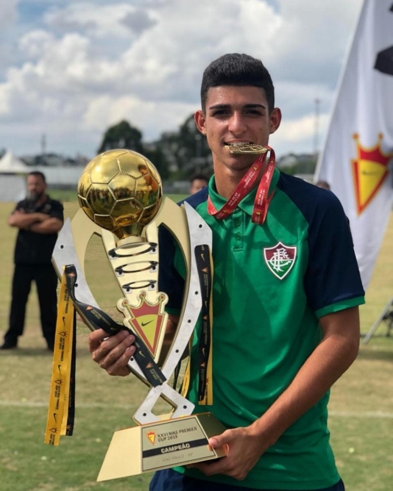 Jogador prodígio do Fluminense passa festas de fim de ano com família na região