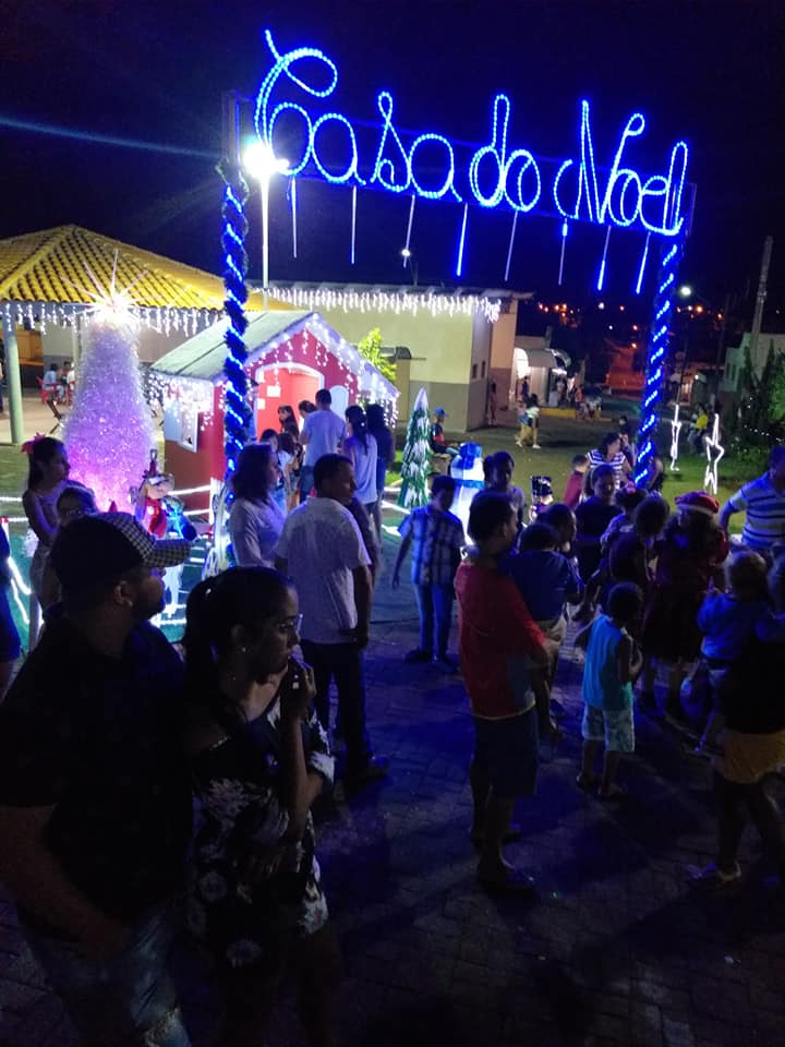 A “Casa do Noel” chamou a atenção de quem passava no lugar