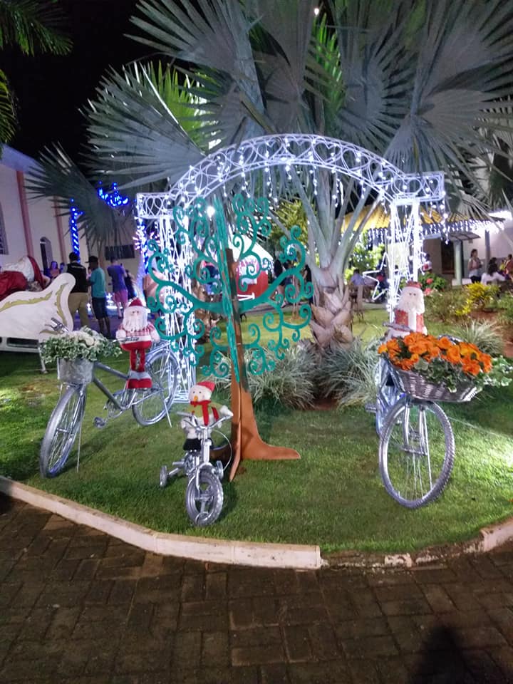 Toda a Praça da Matriz ganhou decoração