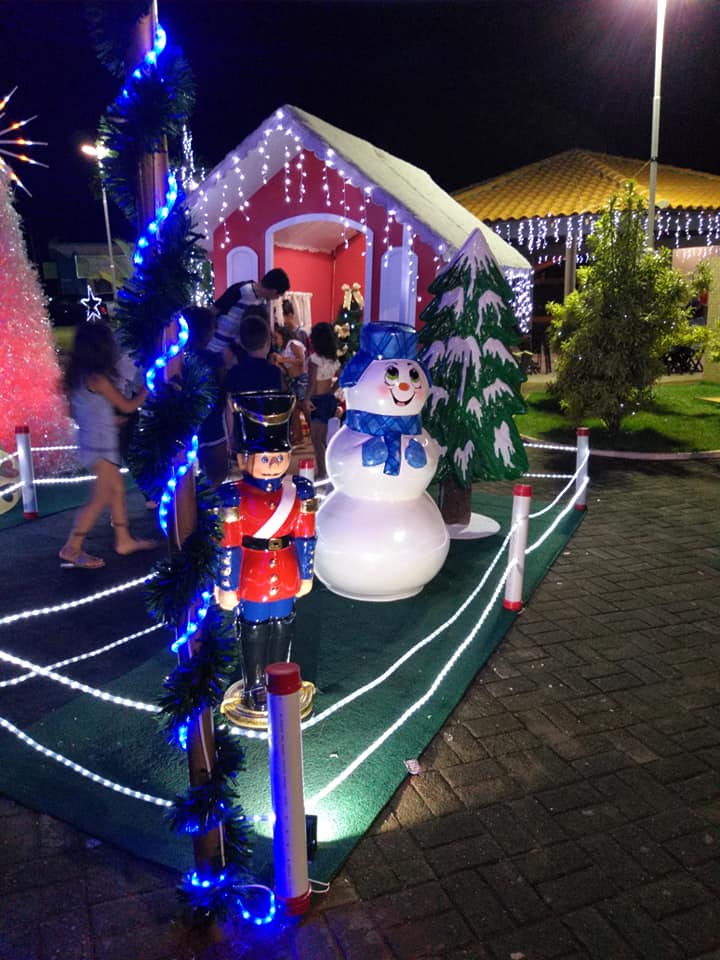 A “Casa do Noel” chamou a atenção de quem passava no lugar