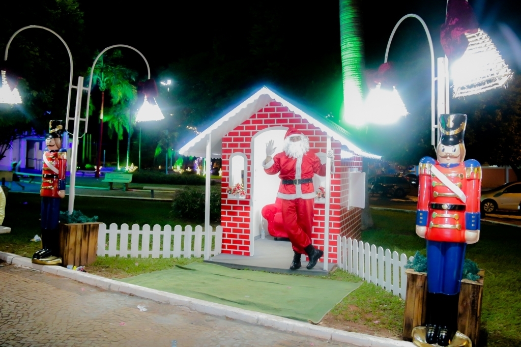 Os soldadinhos de chumbo e a  casinha do Papai Noel também encantaram o público