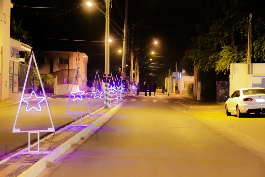 Avenida Brasil também foi iluminada