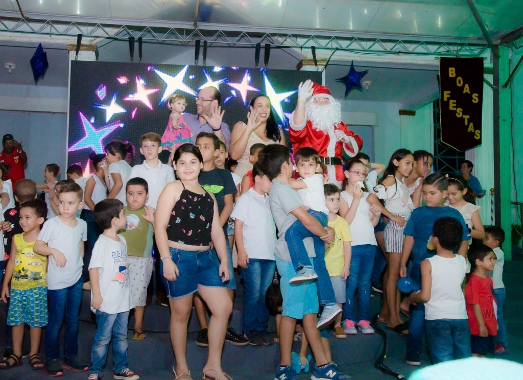 O Bom Velhinho fez a alegria da criançada