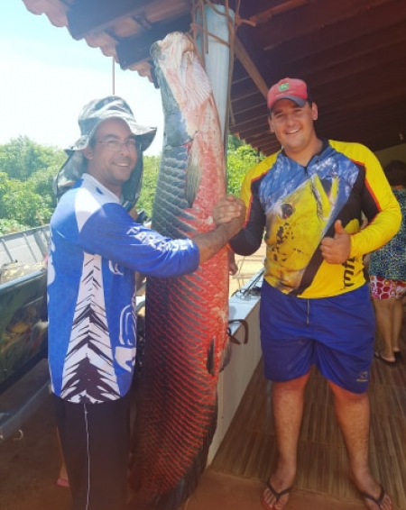 Pirarucus gigantes continuam sendo fisgados em rios da região